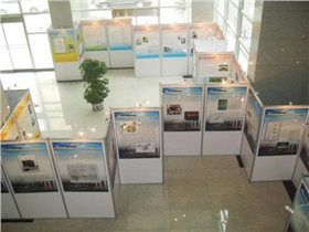 綠色布展展臺(tái) 綠色布展展臺(tái)